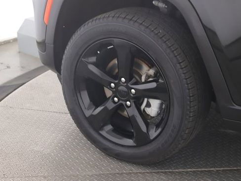 Used 2023 Jeep Grand Cherokee Limited w/ Black Appearance Package image 13