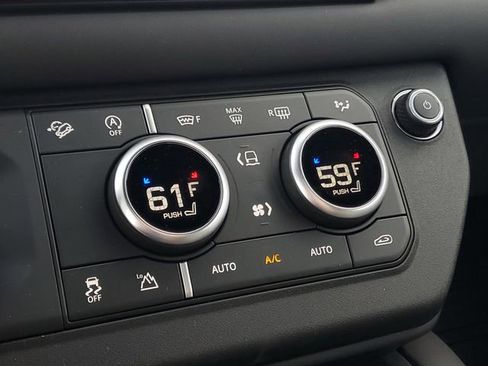 Certified 2025 Land Rover Defender 90 S image 32