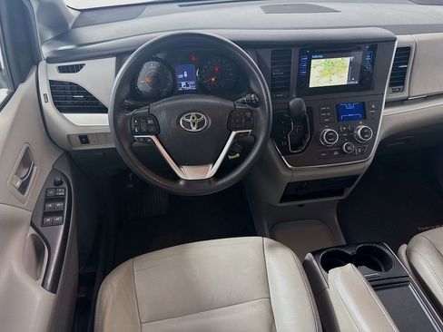 Used 2015 Toyota Sienna LE image 20