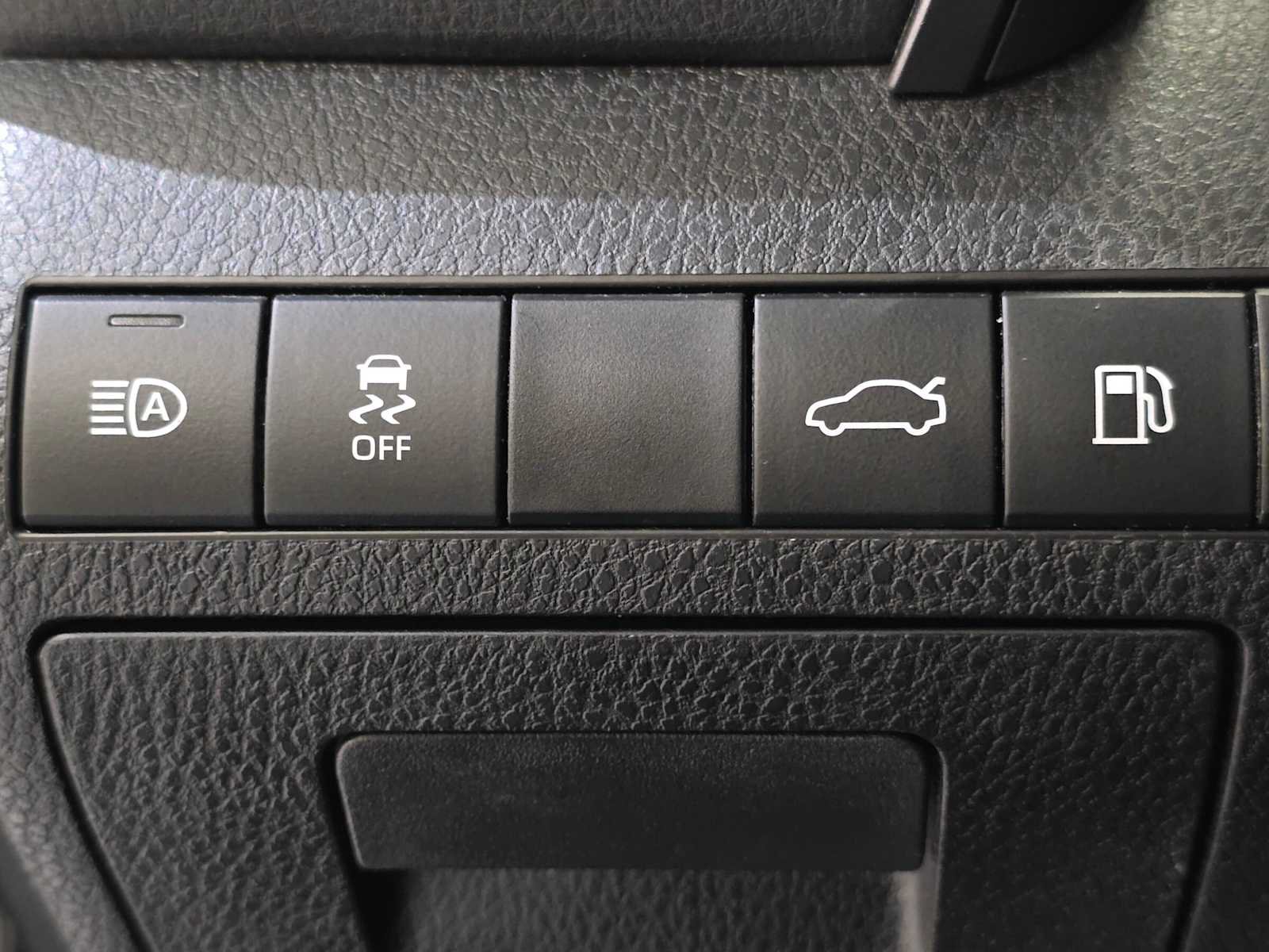 Used 2018 Toyota Camry XSE w/ Audio Package FWD image 18