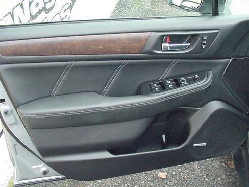 Used 2018 Subaru Outback 2.5i Limited image 9