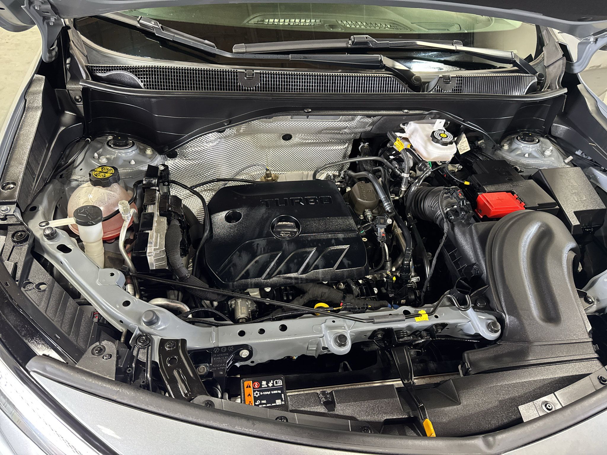 Certified 2024 Buick Encore GX Sport Touring AWD/4WD image 33