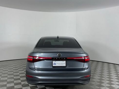 Used 2025 Volkswagen Jetta SE FWD image 6