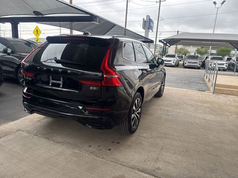 Used 2025 Volvo XC60 B5 Core AWD/4WD image 5