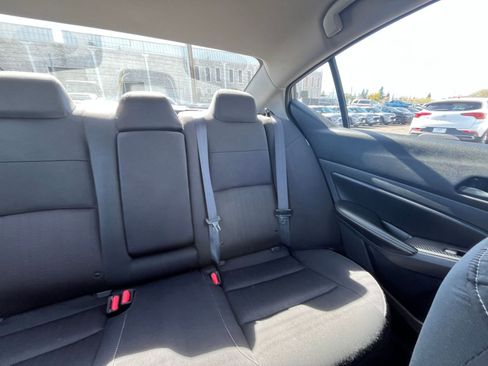 Used 2025 Nissan Altima 2.5 SV image 37