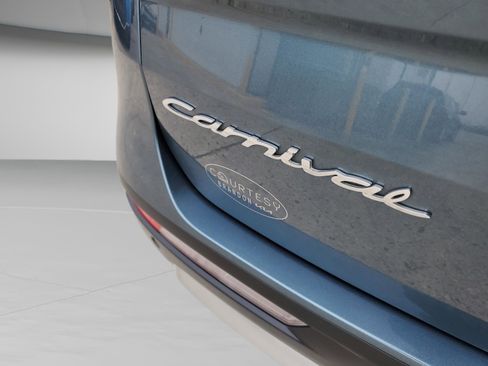 Used 2022 Kia Carnival SX Prestige image 29