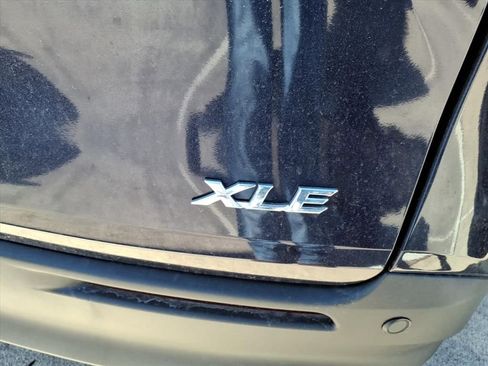 Used 2025 Toyota Sienna XLE image 7