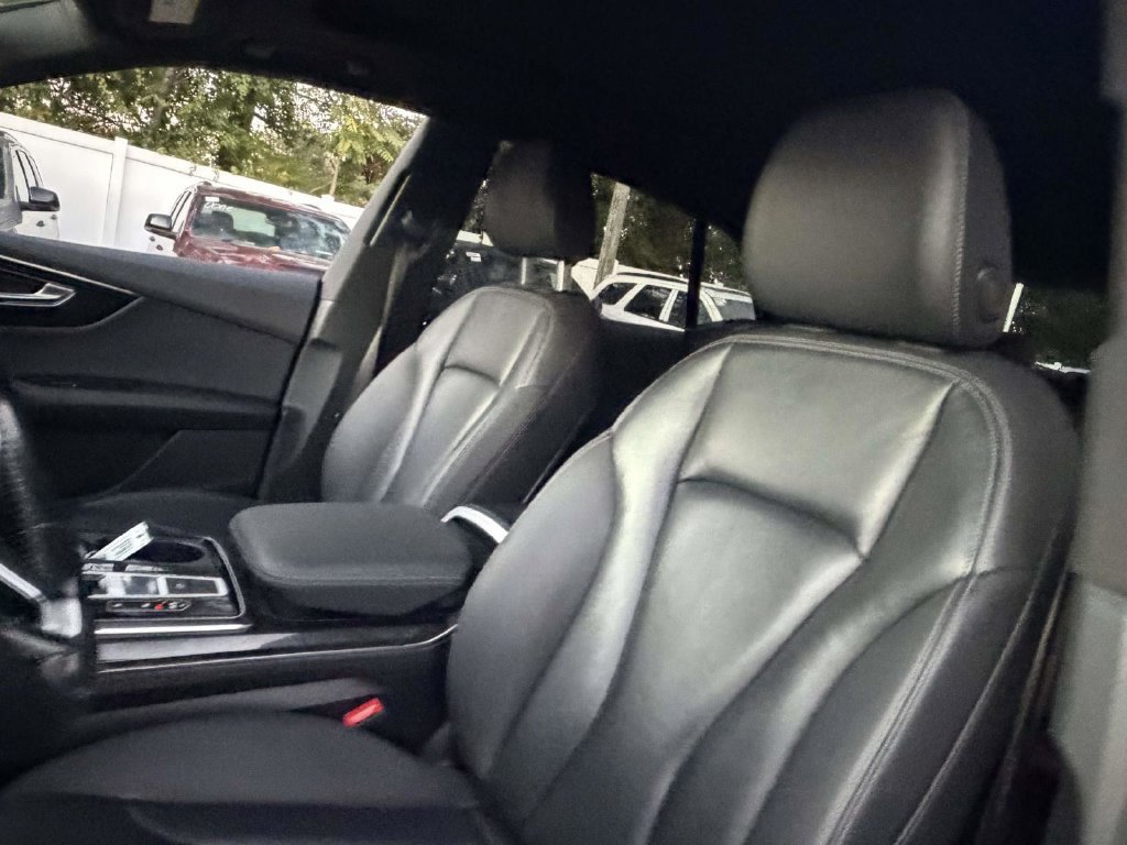 Used 2019 Audi Q8 Premium w/ Convenience Package AWD/4WD image 17