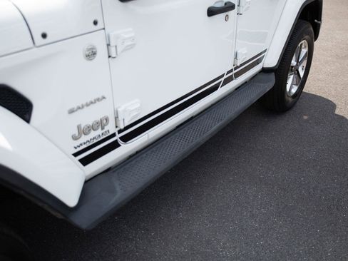 Used 2020 Jeep Wrangler Unlimited Sahara image 19