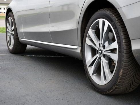 Used 2019 Mercedes-Benz C 300 4MATIC Sedan image 9