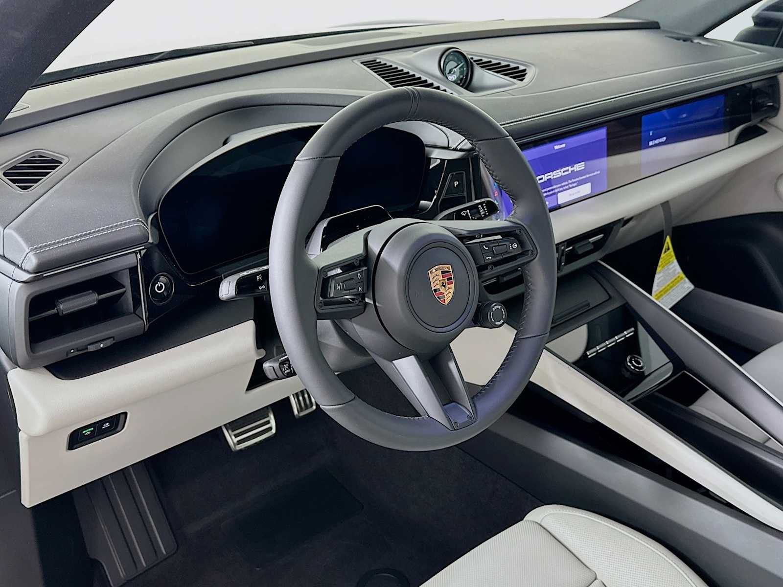 Used 2026 Porsche Macan Electric RWD image 4
