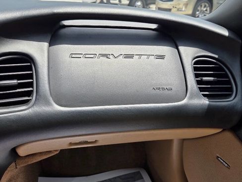 Used 2004 Chevrolet Corvette Convertible w/ Preferred Equipment Group RWD image 14