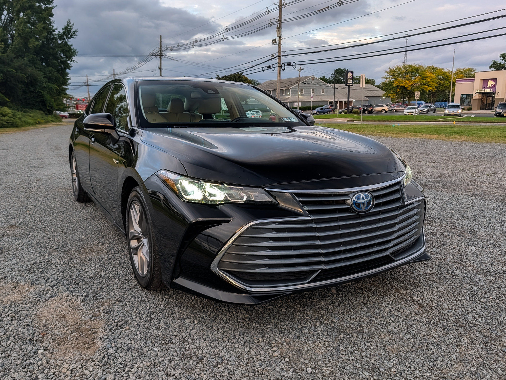 Used 2019 Toyota Avalon XLE w/ Moonroof Package FWD image 3