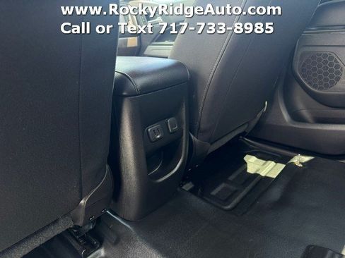 Used 2022 Chevrolet Colorado LT w/ Fleet Safety Package RWD image 17