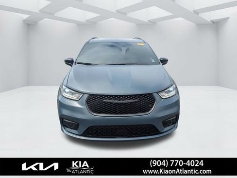 Used 2024 Chrysler Pacifica Limited w/ S Appearance Package FWD image 8