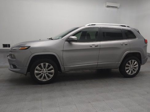 Used 2017 Jeep Cherokee Overland w/ Technology Group AWD/4WD image 2