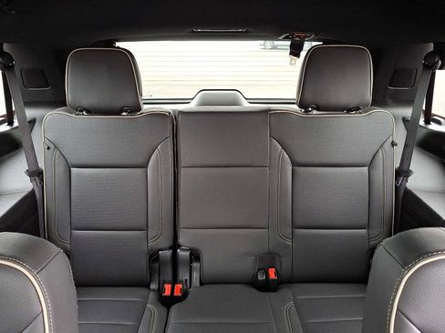 Used 2021 GMC Yukon SLT w/ SLT Luxury Plus Package image 11