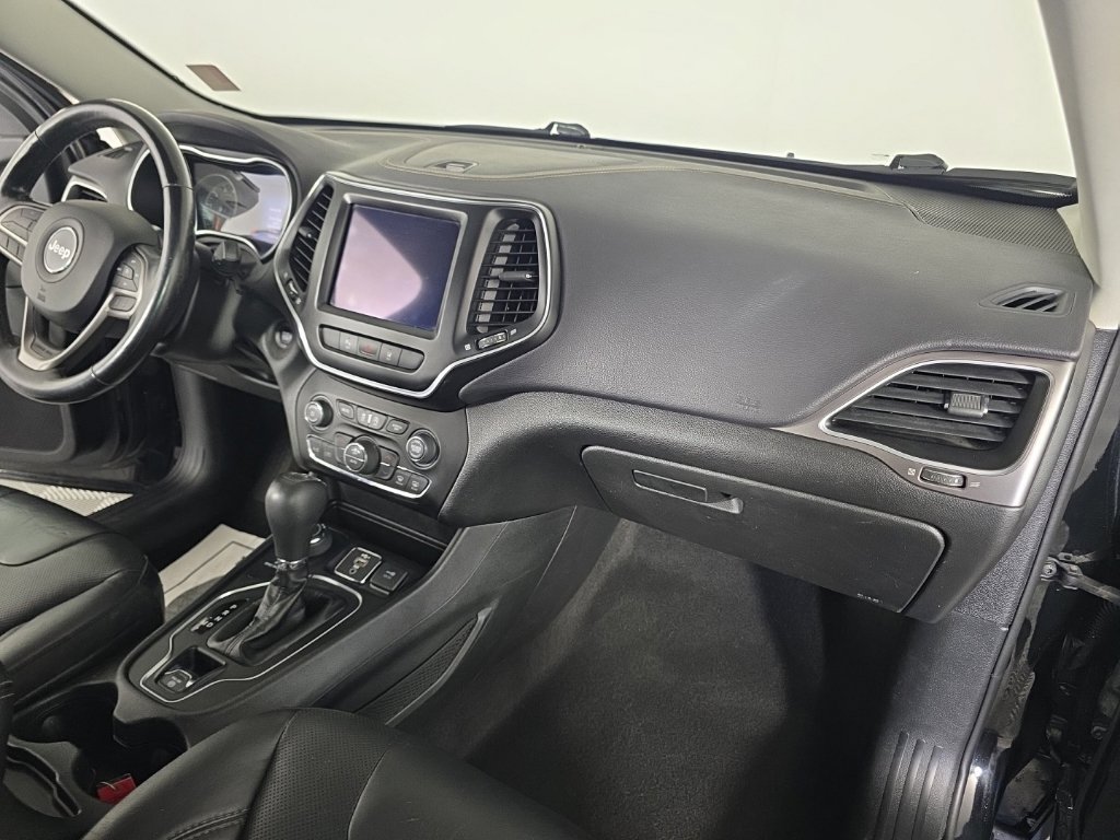 Used 2021 Jeep Cherokee Latitude Lux w/ Comfort/Convenience Group AWD/4WD image 37