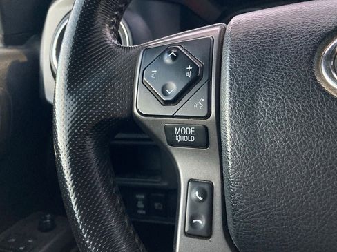 Used 2019 Toyota Tacoma TRD Off-Road image 9