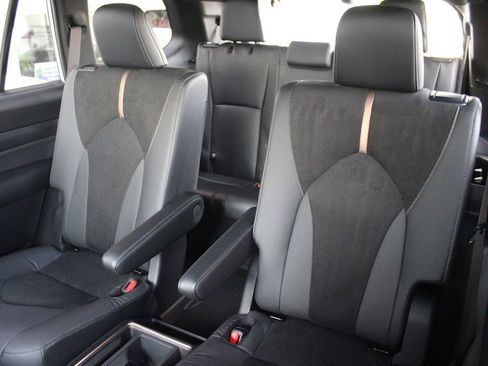 Used 2026 Toyota Highlander Platinum AWD/4WD image 33