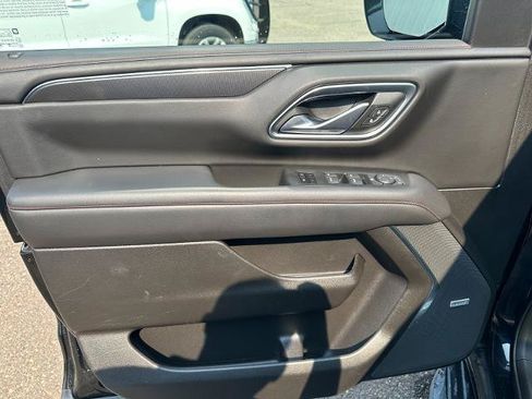 Used 2021 Chevrolet Suburban RST AWD/4WD image 25