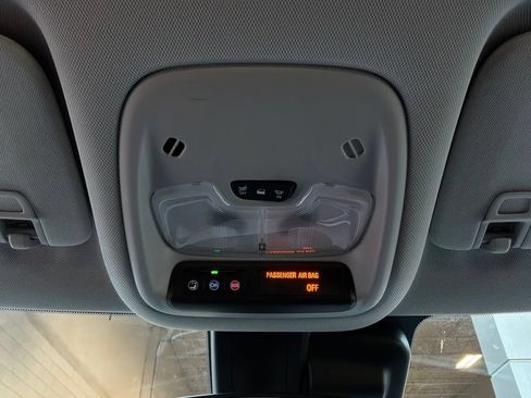 Used 2025 Chevrolet TrailBlazer LT FWD image 15