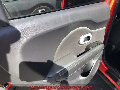 Used 2015 Kia Soul + image 16