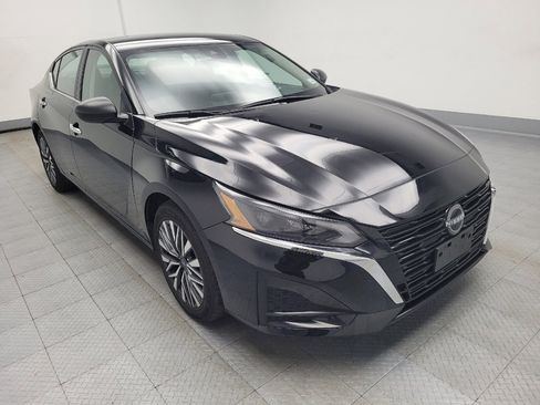 Used 2024 Nissan Altima 2.5 SV image 13