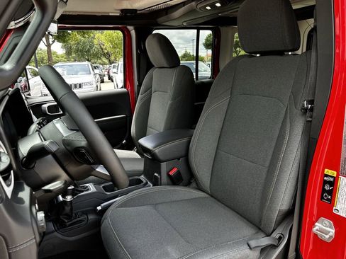 Used 2025 Jeep Wrangler Unlimited Sahara w/ Safety Group AWD/4WD image 26
