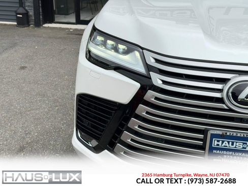 Used 2025 Lexus LX 600 4WD w/ Accessory Package (2T) image 8