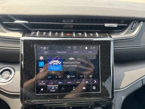 Used 2023 Jeep Grand Cherokee Altitude AWD/4WD image 17