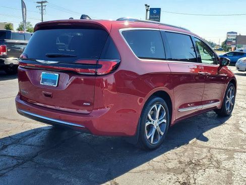 Used 2024 Chrysler Pacifica Pinnacle AWD/4WD image 4