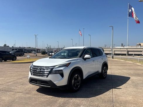 Certified 2024 Nissan Rogue SV FWD image 8