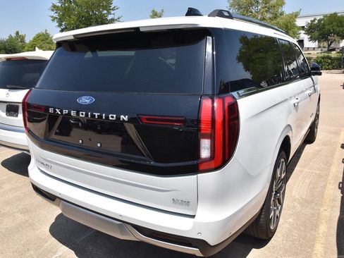 Used 2025 Ford Expedition Max Platinum w/ Platinum Ultimate Package AWD/4WD image 5