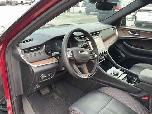 Used 2022 Jeep Grand Cherokee Summit w/ Luxury Tech Group V AWD/4WD image 5