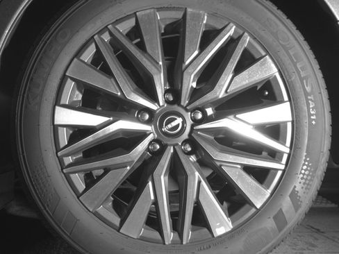 Used 2025 Nissan Altima 2.5 SV FWD image 14
