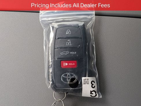Used 2026 Toyota Highlander Limited AWD/4WD image 32