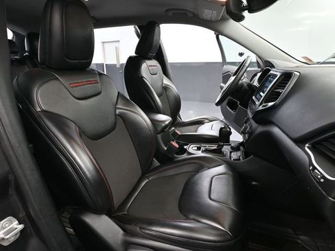 Used 2022 Jeep Cherokee Trailhawk image 45