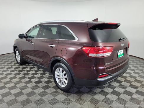 Used 2017 Kia Sorento AWD w/ LX Convenience Package image 5
