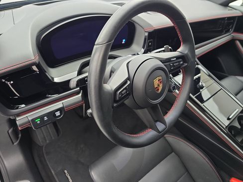 Certified 2025 Porsche Panamera 4 AWD/4WD image 4