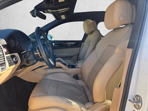 Used 2020 Porsche Cayenne image 15