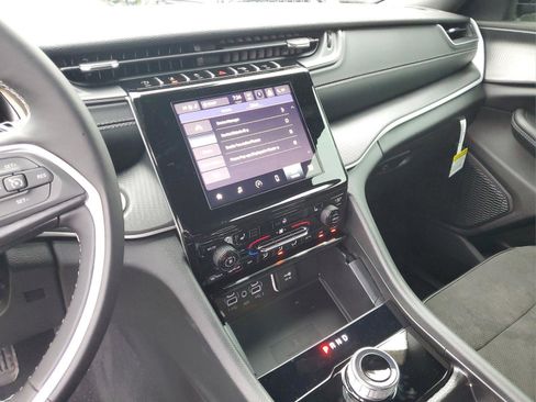 New 2025 Jeep Grand Cherokee L Laredo image 22