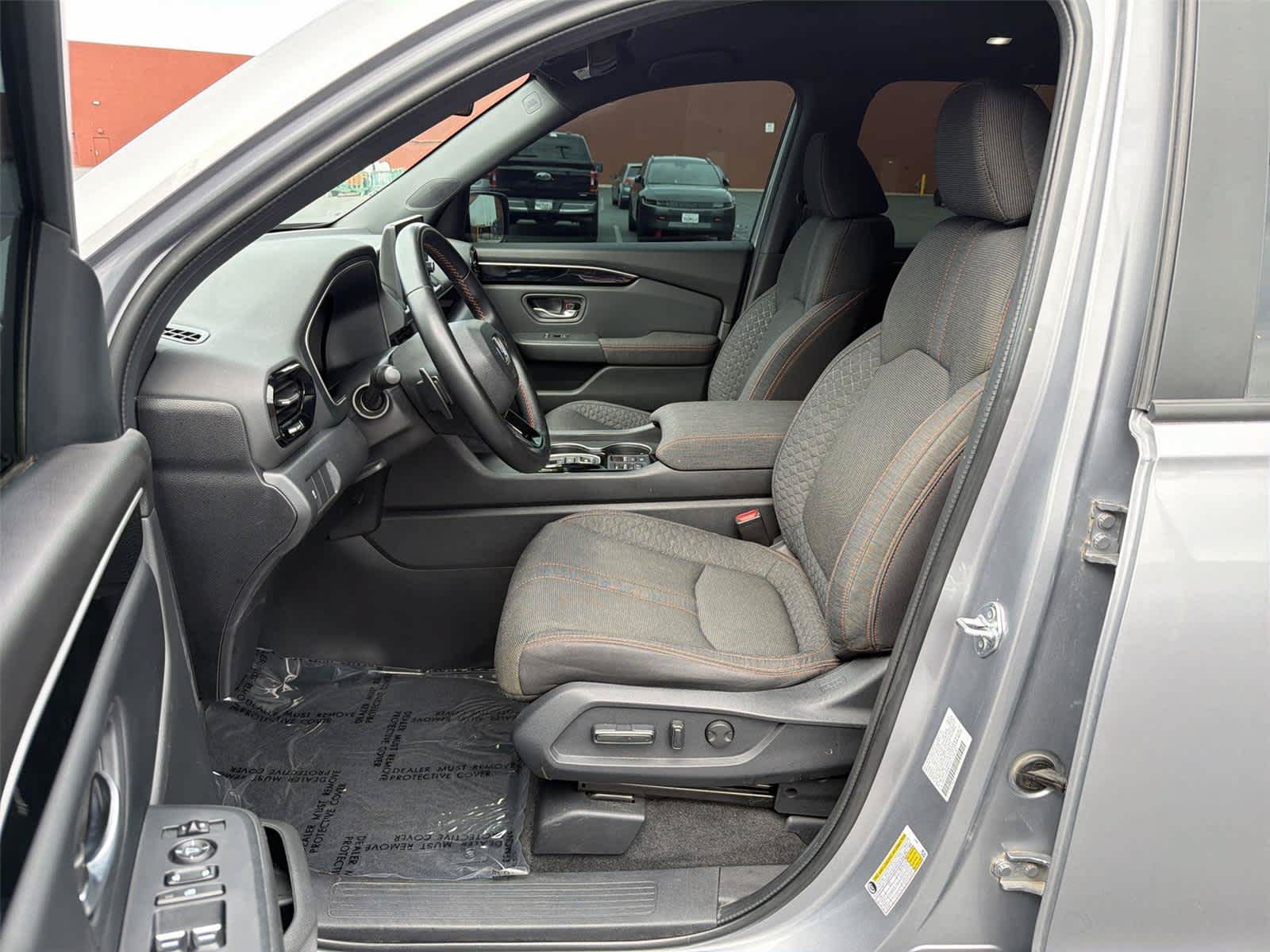 Used 2024 Honda Pilot Sport image 12