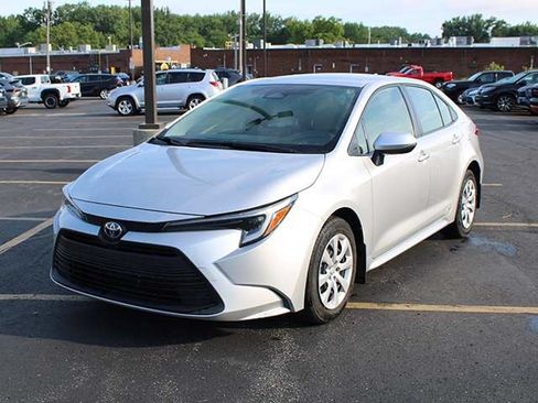 Certified 2023 Toyota Corolla LE AWD/4WD image 2