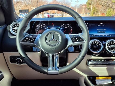 Used 2025 Mercedes-Benz GLA 250 image 23