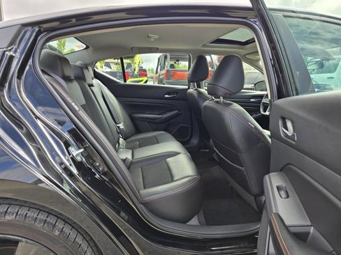 Used 2022 Nissan Altima 2.5 SR w/ Midnight Edition Package image 9