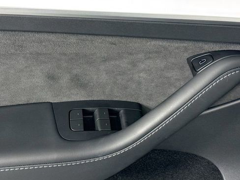 Used 2024 Tesla Model Y Long Range image 18