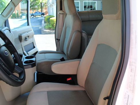 Used 2022 Ford E-450 and Econoline 450 Super Duty w/ Motorhome Prep Package image 62