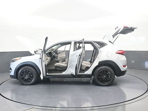 Used 2017 Hyundai Tucson SE image 70