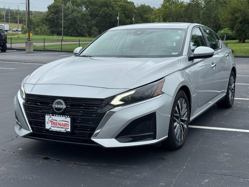 Used 2023 Nissan Altima 2.5 SV w/ SV Premium Package FWD image 8
